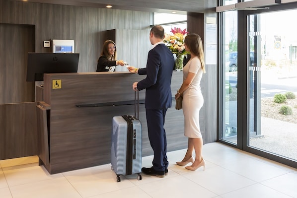 Hôtel Roi Soleil Prestige Plaisir accepte les chiens à Plaisir