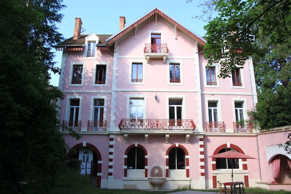 La Font Vineuse accepte les chiens à Saint-Pierre-d'Argencon