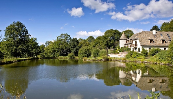Logis Auberge des Montagnes accepte les chiens à Pailherols