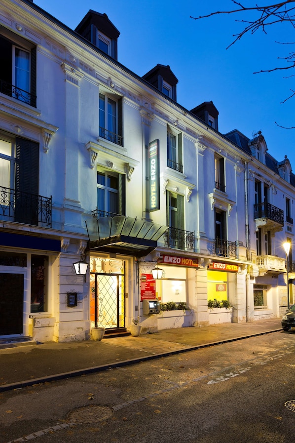 Enzo Hotels Contrexeville by Kyriad Direct accepte les chiens à Contrexeville