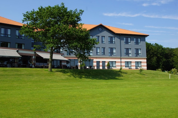 Hôtel du Golf accepte les chiens à Acquin-Westbecourt